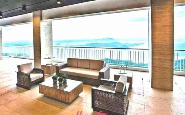 HomeStay at Wind Residences