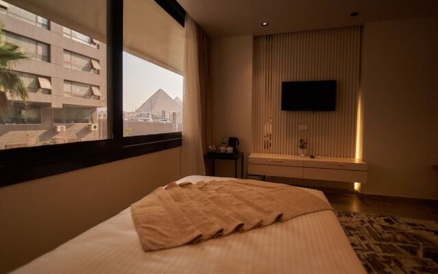 Gold's Pyramids Hotel