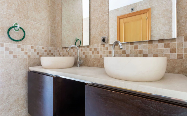 Villa in Tolleric With Private Pool