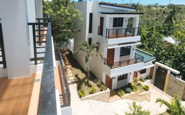 RedDoorz @ LM Apartelle Boracay
