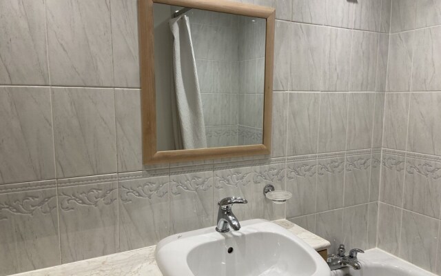 Royal Oak Apartment in Manchester Central Location
