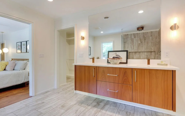 Chic Ocean Springs Vacation Rental Near Downtown!