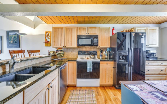 Family-friendly Fraser Condo w/ Heated Pool Access