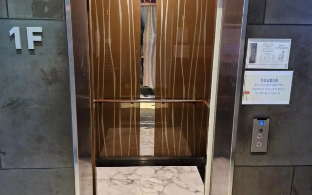Y Hotel