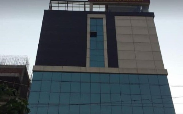 Iroomz Hotel SR Grand