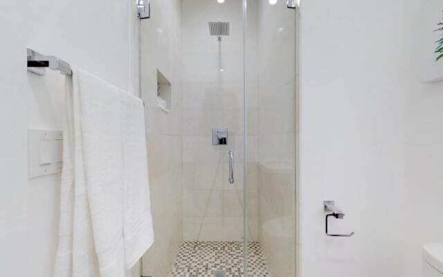 Beautiful Hollywood Beach 4 BR Home W Heated Pool