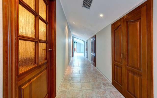 Luxury 3-bedroom apartment Gonchara