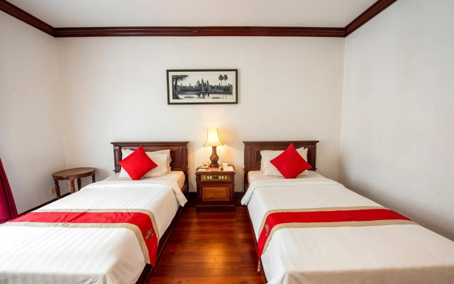 The Suite By Royal Crown Hotel