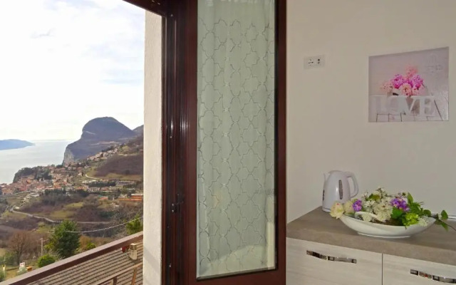 Casa Palanca Lake view apartment by Gardadomusmea