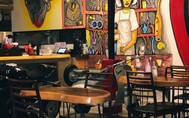 Cafe Moto Hostel