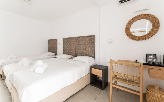 Super Paradise Hotel