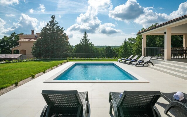 Stunning Home in Prodol With Outdoor Swimming Pool, Wifi and 4 Bedrooms