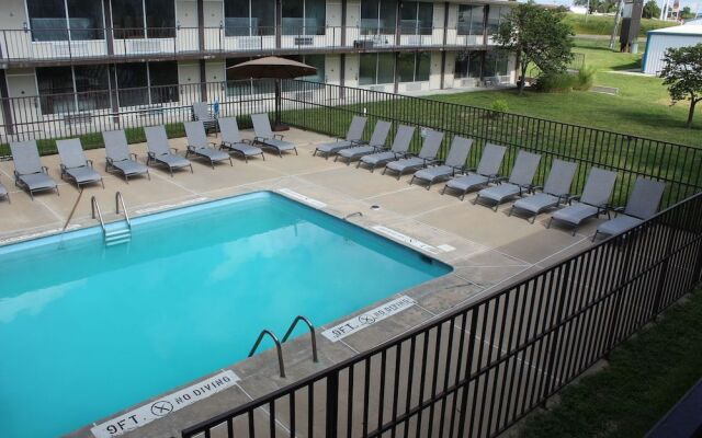 Clarion Inn & Conference Center