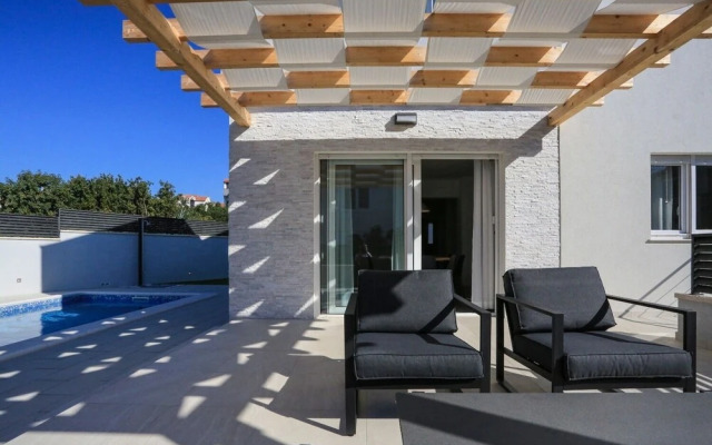 Kreso - With Pool - H