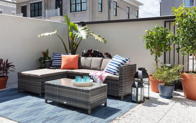 Historic District Charmer - 3 Br Townhouse