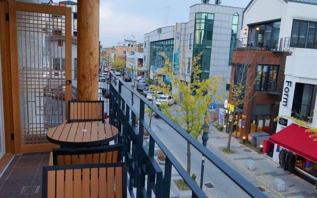 Hwangsil Tourist Hotel