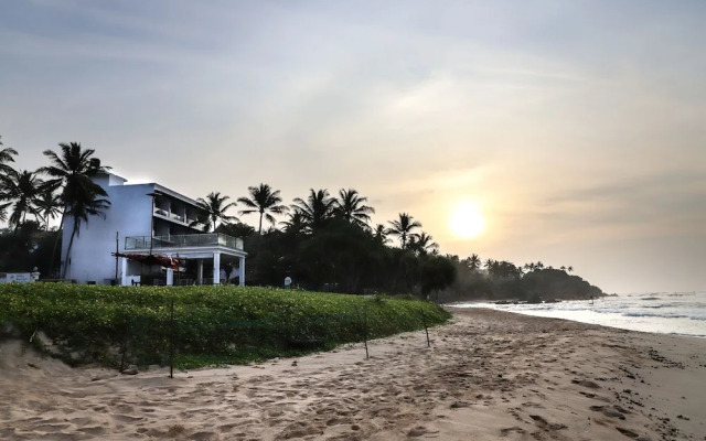 Naomi Beach Resort