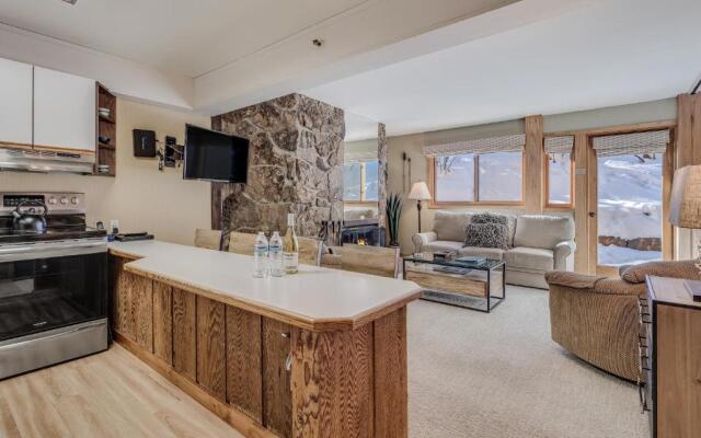 Laurelwood Condominiums 402