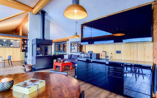 NEW 3BD Luxury Villa on the Geneva Lake