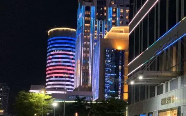 Sishi Apartment (Longyannan Road Food Street Branch Wanxiangcheng Shantou)