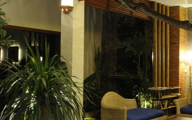 Frangipani Villa Fine Arts