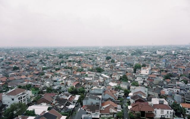 Comfort And Homey 2Br Belmont Residence Puri Apartment