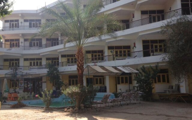 Rezeiky Hotel And Camp Luxor