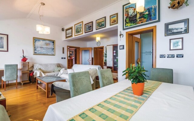 Amazing Home in Icici With Wifi and 2 Bedrooms
