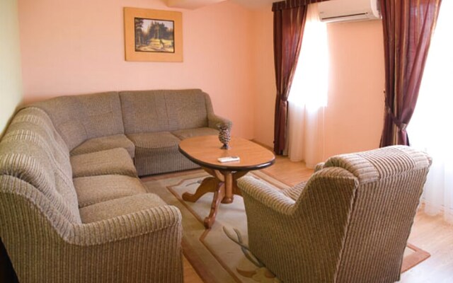 Hotel Uni Palas I