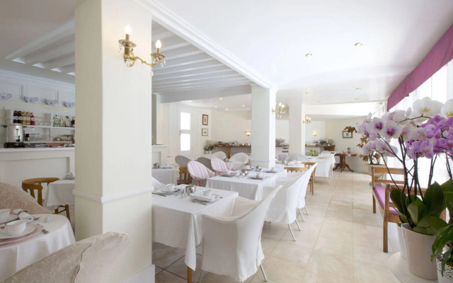 Dorion Hotel