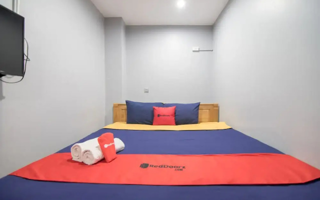 RedDoorz Hostel @ Signature Inn