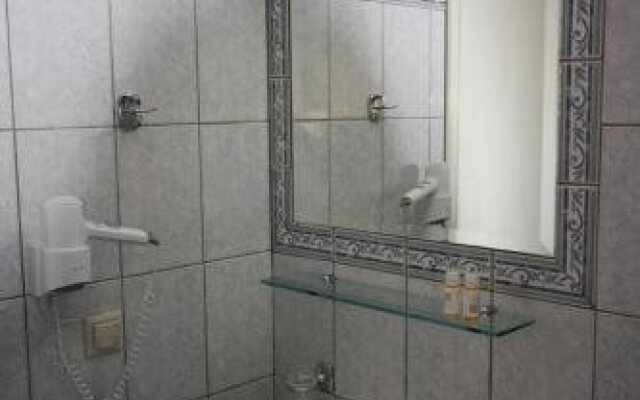 Konstantinos Hotel & Apartments