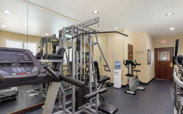Best Western Plus Crown Colony Inn & Suites
