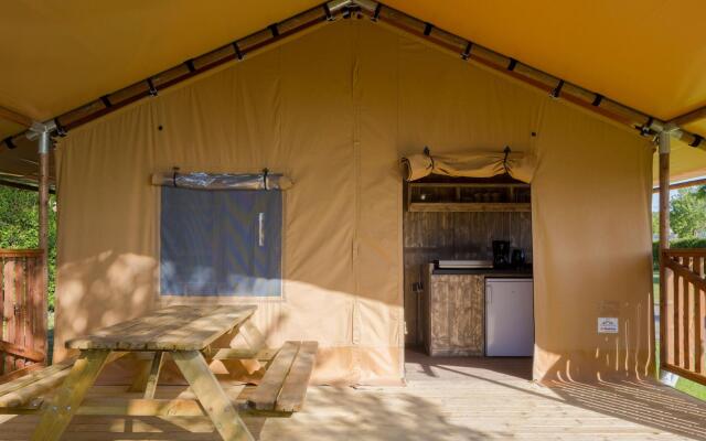 Nice Safari Tent With Bathroom, Eindhoven at 12 km