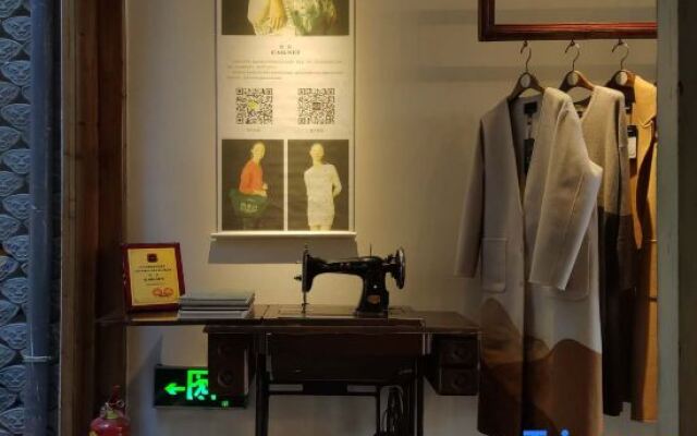 Yuyin Raoliang Fashion Art Design Homestay (Shexian Huizhou Ancient City)