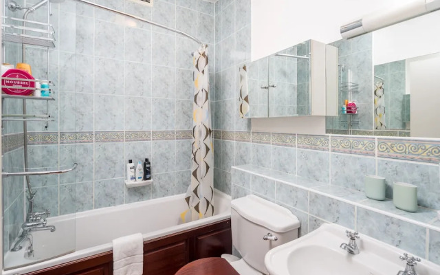 JOIVY Social Distancing for 4 in Earl's Court