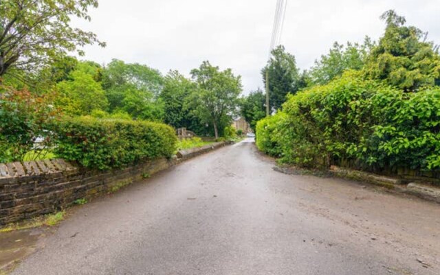 Charming 3-bed House in Halifax w/ Private Garden