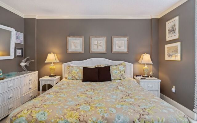 Shoreline 1036 Condo by RedAwning