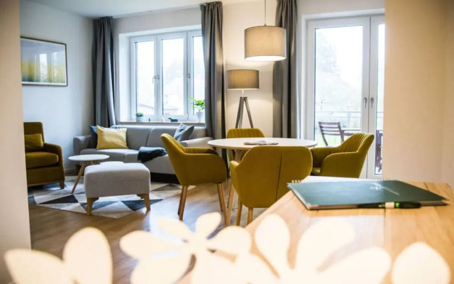 Wide Luzin Modern Retreat