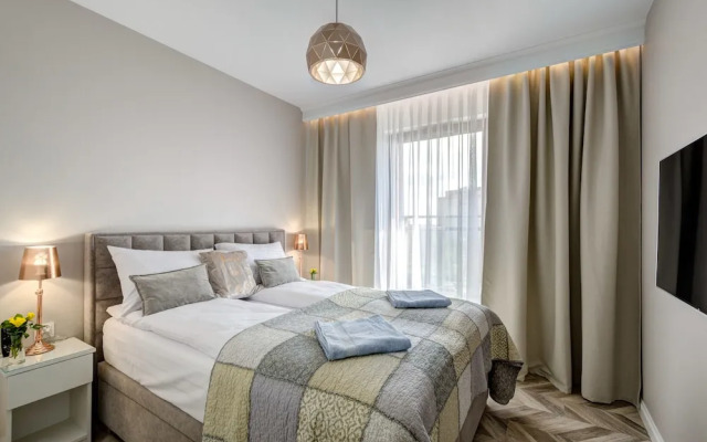 Live & Travel Apartments