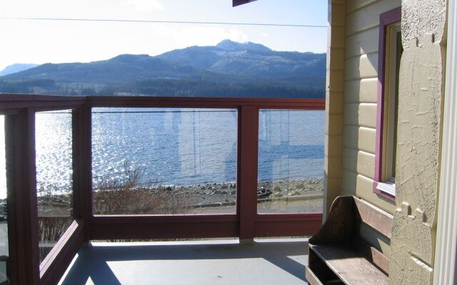 Alert Bay Lodge
