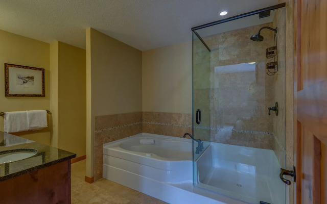 Rundle Cliffs Lodge by Spring Creek Vacation