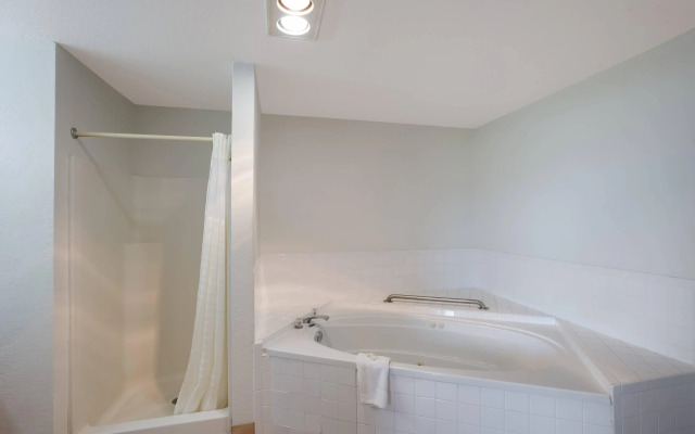 Quality Inn & Suites Junction