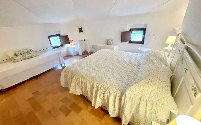 Adam House, Exclusive Pool, Outstanding Views, Vast Garden, Aircon, Sleeps 8