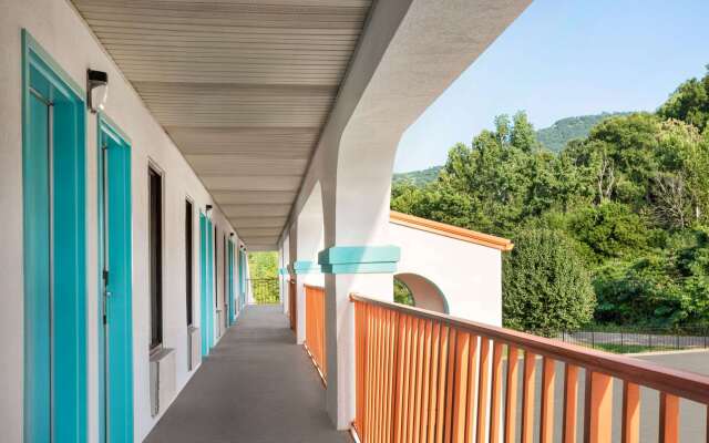 Howard Johnson by Wyndham Chattanooga Lookout Mountain I-24