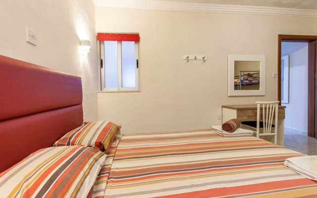 Pool and Sea, charming Merill Apart 3