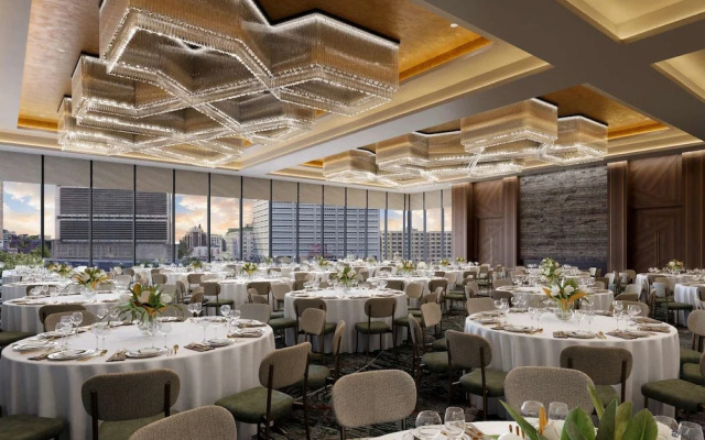Hotel Phoenix Centennial Yards