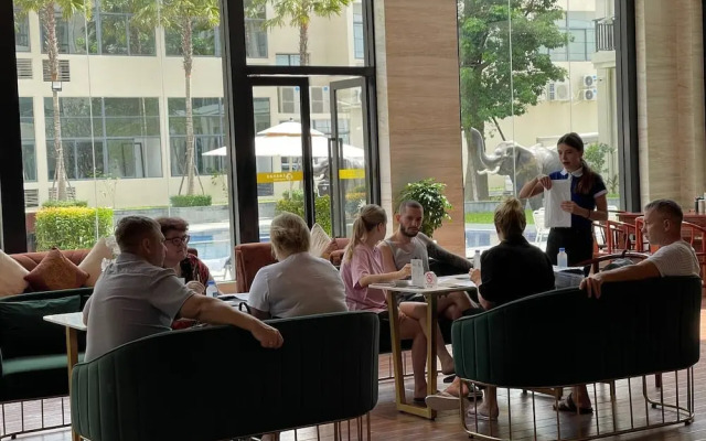 Donghu Resort Hotel