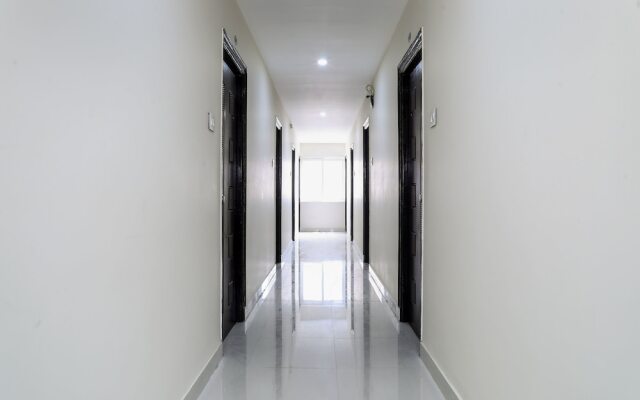 OYO 15956 Aurobindo Comforts