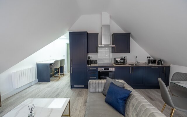 Impeccable 2-bed Apartment in Camberley